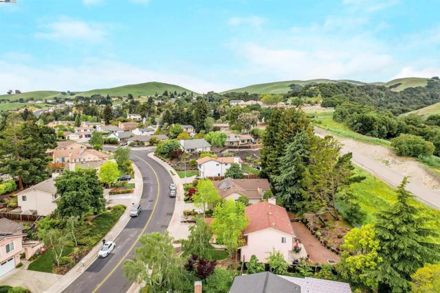 11868 Bloomington Way, Dublin CA: https://media.crmls.org/mediaz/226682a1-c060-463e-9275-0dfa140b8fa3.jpg