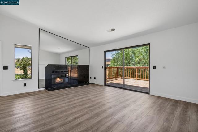 3513 Stone Pl, Antioch CA: https://media.crmls.org/mediaz/2266a43c-bf1f-49a4-ad2a-dab6ed20f012.jpg