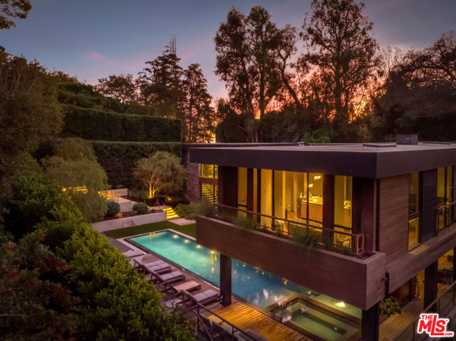 9551 Oak Pass Road, Beverly Hills CA: https://media.crmls.org/mediaz/22675822-d18c-48db-b0c0-d02fdf59cda0.jpg