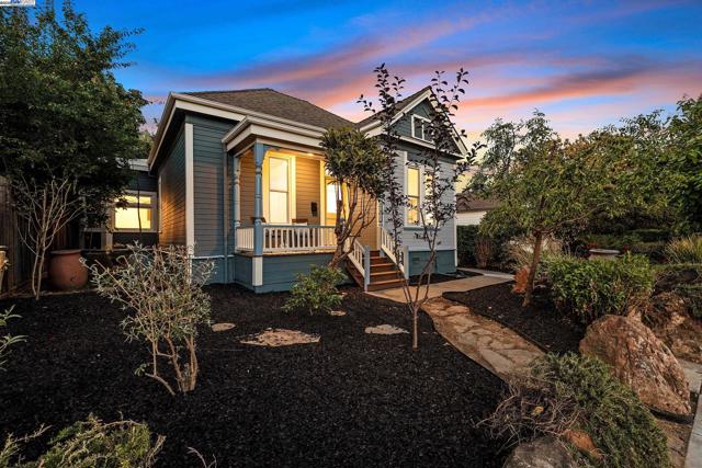 624 N 17Th St, San Jose CA: https://media.crmls.org/mediaz/2267ac58-1dc4-4d2d-8826-dc3dd6bbbbda.jpg