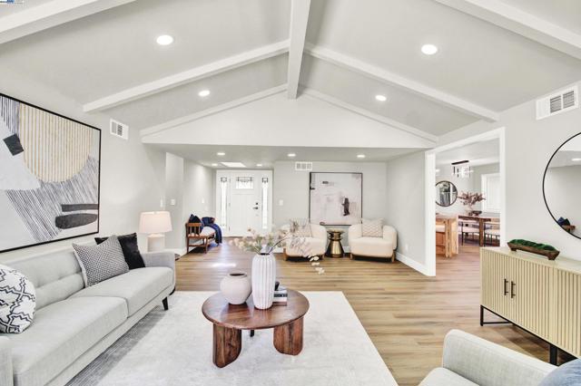 3613 perada dr, Walnut Creek CA: https://media.crmls.org/mediaz/2267c48c-488c-4e7d-a9c3-d125f713ad1a.jpg