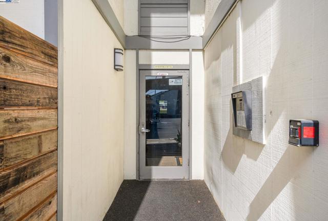 4081 Clayton Rd, Concord CA: https://media.crmls.org/mediaz/2267fa69-118d-48e3-aa6d-b54fdfd8579d.jpg