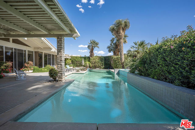 7 Churchill Lane, Rancho Mirage CA: https://media.crmls.org/mediaz/2268b428-2471-48a2-825d-9e45923cedc1.jpg