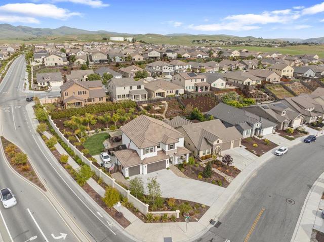 1515 Sunflower Drive, Hollister CA: https://media.crmls.org/mediaz/226a2a83-eaf6-4820-9de2-c927580c5233.jpg