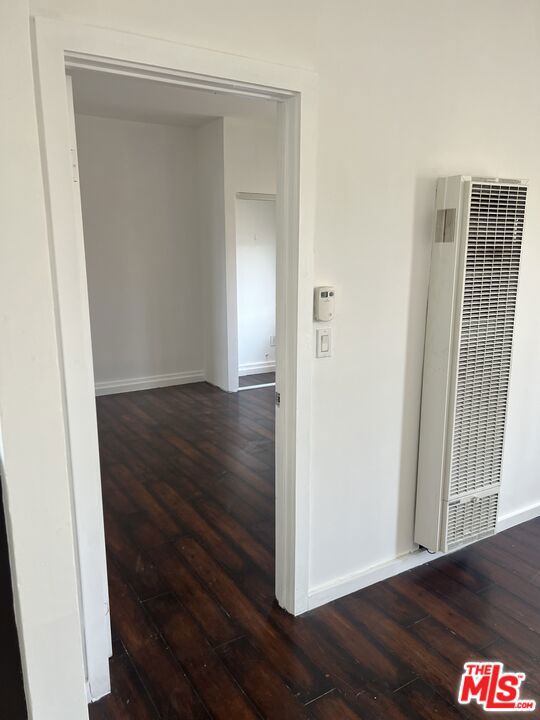 524 524 1/2 W Vernon Avenue, Los Angeles CA: https://media.crmls.org/mediaz/226b3154-c405-4078-a212-0965d6fd9ea9.jpg