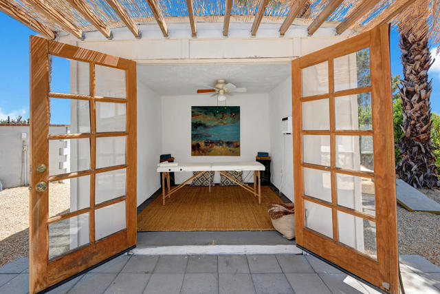 1373 E Madero Circle, Palm Springs CA: https://media.crmls.org/mediaz/226b9e3c-2f63-4b19-8fb5-5dd710cd71e7.jpg
