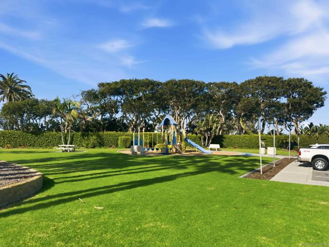 22 Montego Ct, Coronado CA: https://media.crmls.org/mediaz/226c8129-c3b8-45df-a8ef-48efa6bad272.jpg