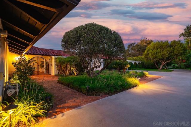 11 Country Glen Rd, Fallbrook CA: https://media.crmls.org/mediaz/226caaba-dff8-4899-8a17-7e57e381f6a0.jpg