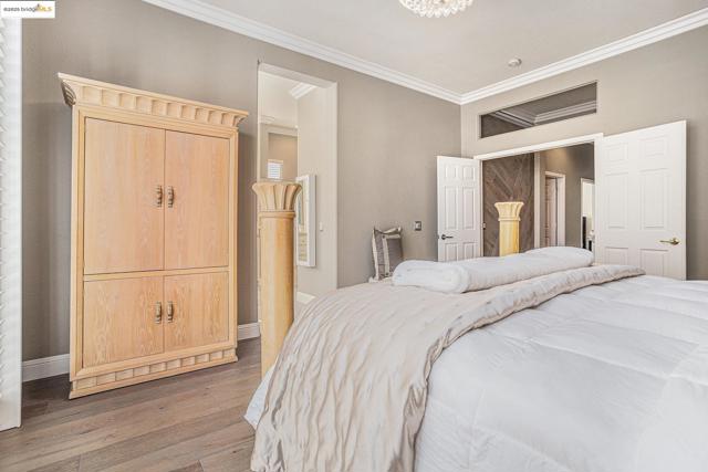 452 Tayberry Ln, Brentwood CA: https://media.crmls.org/mediaz/226d02c8-0432-4a1b-b001-a863322c59b0.jpg