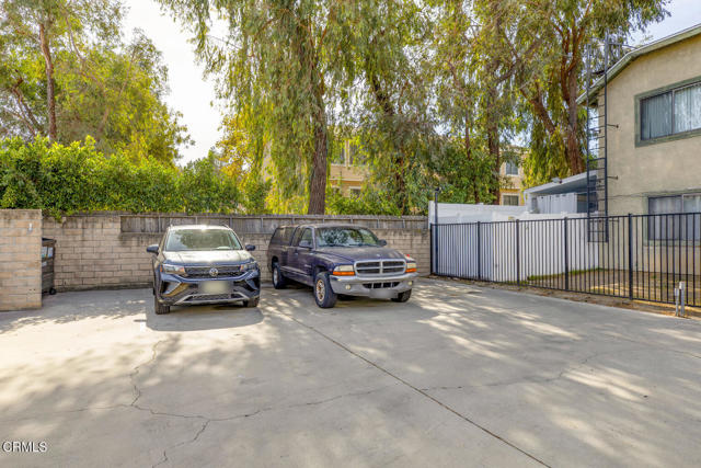 Detail Gallery Image 42 of 46 For 7046 De Celis Pl #2,  Van Nuys,  CA 91406 - 2 Beds | 3 Baths