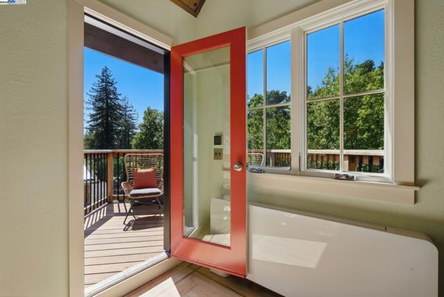 7380 Claremont Ave, Berkeley CA: https://media.crmls.org/mediaz/226e931f-8db0-492e-b60c-d83b29eea5ed.jpg