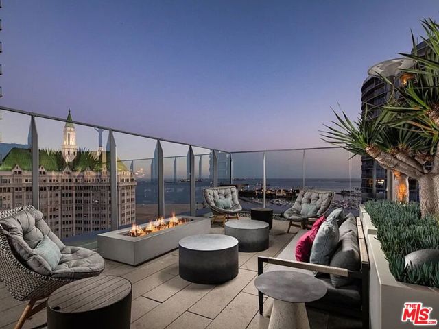 707 E Ocean Boulevard, Long Beach CA: https://media.crmls.org/mediaz/226edb64-7023-4092-9305-e4ad7001f3f5.jpg