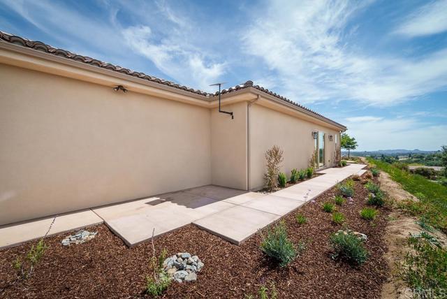 3066 Via Montevina, Fallbrook CA: https://media.crmls.org/mediaz/226fd6a6-6596-4352-b1ca-d2baa19910c0.jpg