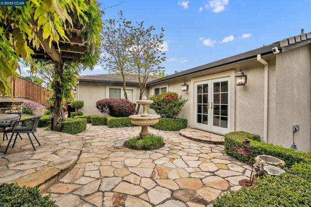 628 Sugarloaf Ct, Walnut Creek CA: https://media.crmls.org/mediaz/226fec1d-b2ee-429d-9cc2-1739b5d1a5bb.jpg