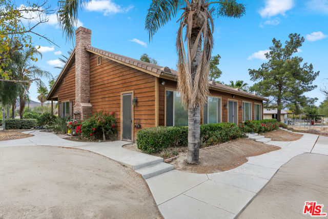 805 N Sanderson Avenue, San Jacinto CA: https://media.crmls.org/mediaz/22708477-f273-4863-b592-ac4cddd65f5c.jpg