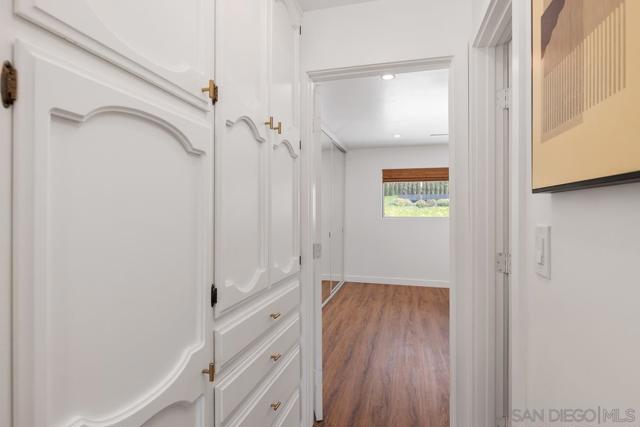 Image 19 of 52 For 4627 Park Dr