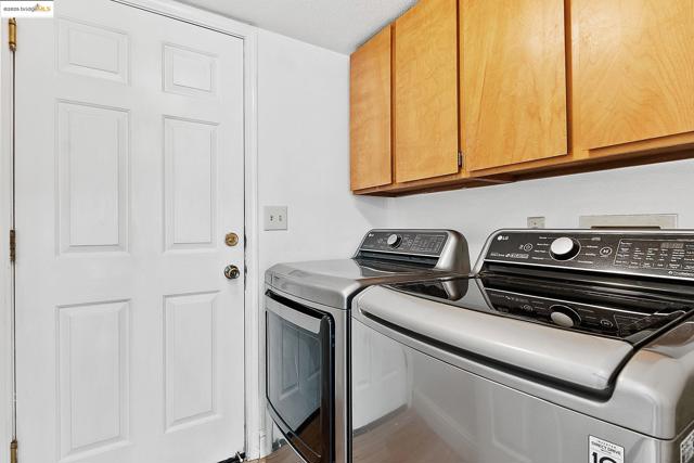 20 Goldmeadow Ct, Brentwood CA: https://media.crmls.org/mediaz/2270dbae-648d-4be8-8f87-ac9323502c60.jpg