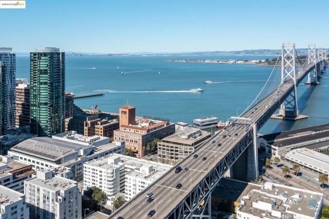 333 MAIN, San Francisco CA: https://media.crmls.org/mediaz/2271007f-54a1-472e-833a-52eaf958e555.jpg
