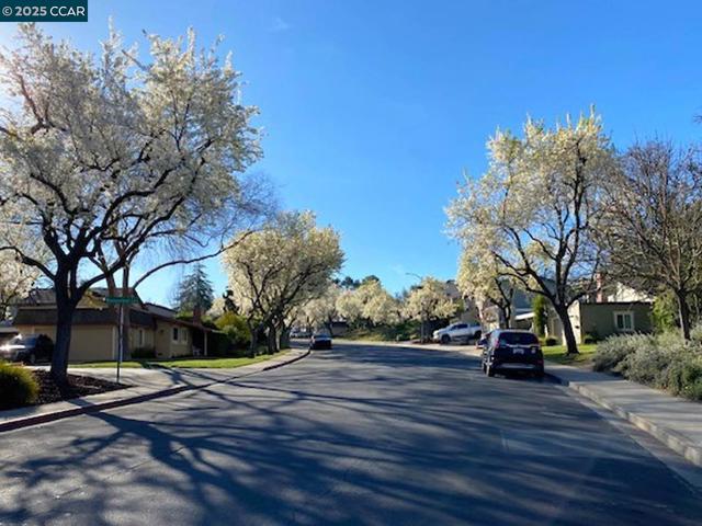 1084 Southdown Court, Walnut Creek CA: https://media.crmls.org/mediaz/22719f1b-7f7a-47cc-9423-07ca72c11db1.jpg