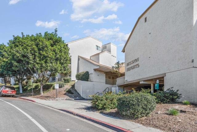 6275 Rancho Mission, Mission Valley CA: https://media.crmls.org/mediaz/2271a541-bca3-4792-a5d6-ae8466a1e4dc.jpg