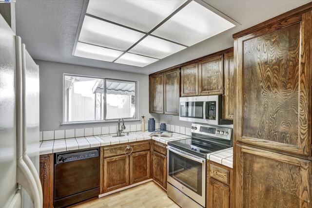 4909 Romeo, Fremont CA: https://media.crmls.org/mediaz/2272524a-4976-42ce-9746-d4d3d51d0973.jpg