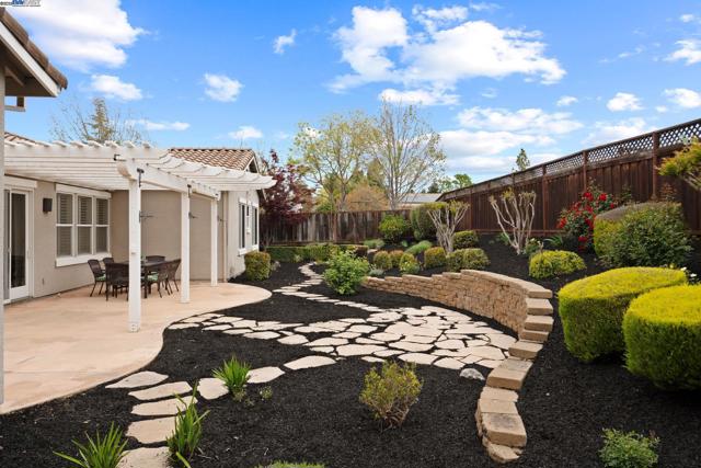 1646 Cascina Ct, Livermore CA: https://media.crmls.org/mediaz/2272ea9d-c5d2-40b7-8853-ae8d0fcd4b8e.jpg