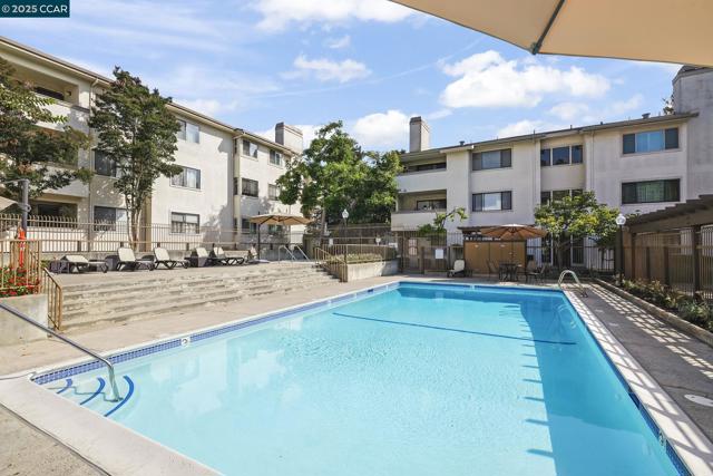 39993 Fremont Blvd, Fremont CA: https://media.crmls.org/mediaz/2273189e-3e02-4452-9d30-acc20a85a014.jpg