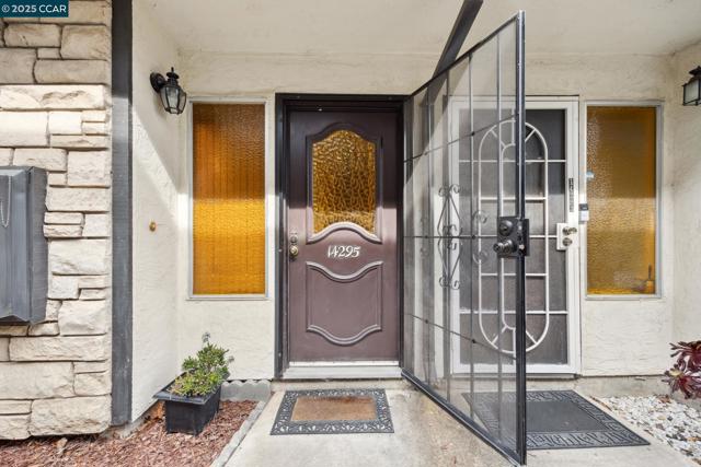14295 Doolittle Dr, San Leandro CA: https://media.crmls.org/mediaz/22735ff9-1f81-46b9-839f-42b7cd765998.jpg