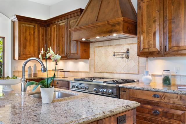 Detail Gallery Image 15 of 38 For 5560 Meadows Del Mar, San Diego,  CA 92130 - 6 Beds | 6/1 Baths