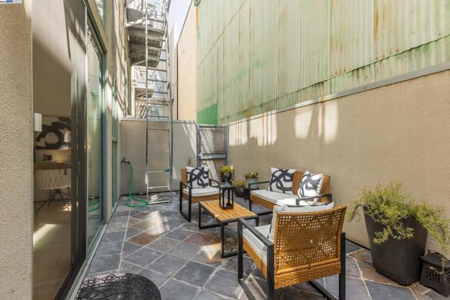 999 16Th St, San Francisco CA: https://media.crmls.org/mediaz/227385f7-d6c8-4b8b-9b31-10586bcdbf2a.jpg