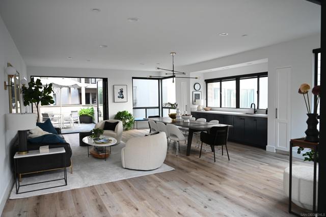 7550 Eads Ave, La Jolla CA: https://media.crmls.org/mediaz/22738fa8-ecbc-4ec1-86a0-e8d33a48520e.jpg