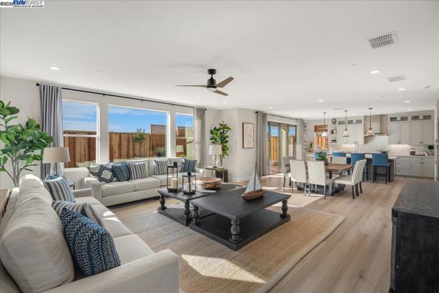 Image 9 of 55 For 32621 Singh Circle
