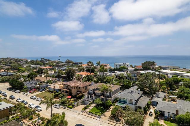 515 N Acacia Ave, Solana Beach CA: https://media.crmls.org/mediaz/22739a3e-be68-4b61-af7b-2551a9b81916.jpg