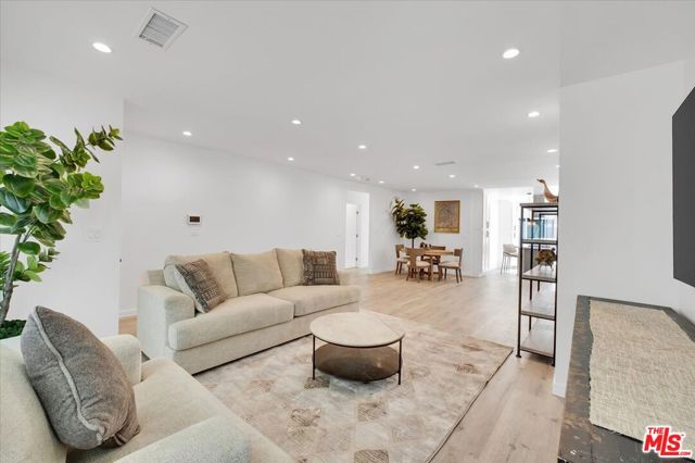 14642 Runnymede Street, Van Nuys CA: https://media.crmls.org/mediaz/2273d938-854c-4ab3-80d9-e72afd9ee3b5.jpg