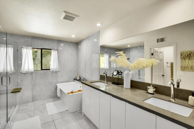 4559 Rayburn Street, Westlake Village CA: https://media.crmls.org/mediaz/2273daa4-4d81-41a7-b4d9-073a33d1adf1.jpg