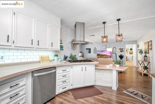 237 Aloha Way, Pittsburg CA: https://media.crmls.org/mediaz/2273e990-3aaa-40c6-82ac-8e8f2c6fe2d7.jpg