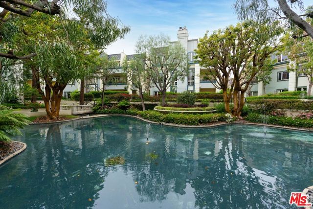 10106 Empyrean Way, Los Angeles CA: https://media.crmls.org/mediaz/22754e54-3949-4ffc-8eeb-8e366f44ca94.jpg