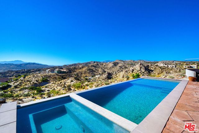 57387 San Juan Road, Yucca Valley CA: https://media.crmls.org/mediaz/2275cdb3-420c-4c8d-901e-d6db5d7fcb49.jpg
