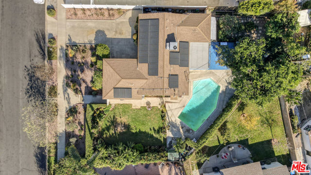 9610 Odessa Avenue, Northridge CA: https://media.crmls.org/mediaz/2275e262-ad43-42f0-8fd3-003e66c8d890.jpg