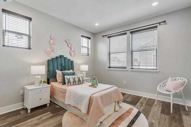 1380 Brookline Loop, Pleasanton CA: https://media.crmls.org/mediaz/22768e2d-fe59-43b2-8fb8-c6acee56f054.jpg
