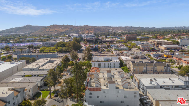 3743 S Canfield Avenue, Los Angeles CA: https://media.crmls.org/mediaz/2276bd55-d25d-4a79-9e13-1976ff478abc.jpg
