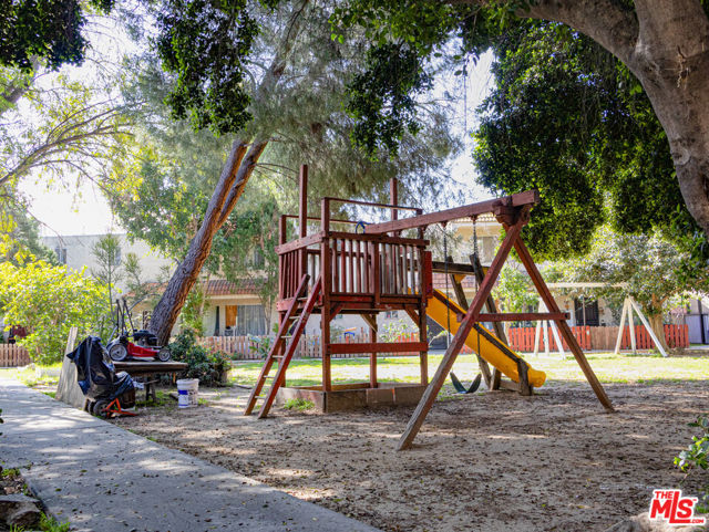 9015 Owensmouth Avenue photo 10