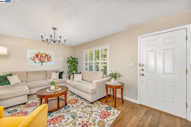 3732 Carrigan Cmn, Livermore CA: https://media.crmls.org/mediaz/22774030-19f3-4d16-9f86-4fe11ae3dfb5.jpg