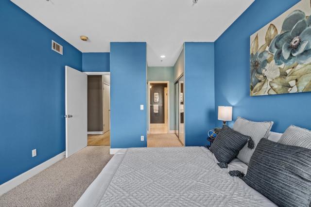 3246 21st Street, San Francisco CA: https://media.crmls.org/mediaz/22776589-3068-499c-9fe3-a44c40a7ddbf.jpg