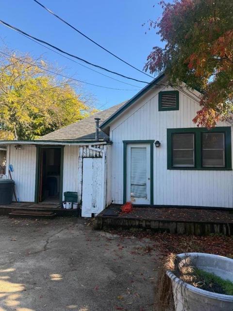 65 East Second Street, Morgan Hill CA: https://media.crmls.org/mediaz/22779339-f2a0-4785-80fb-b43466a54b55.jpg