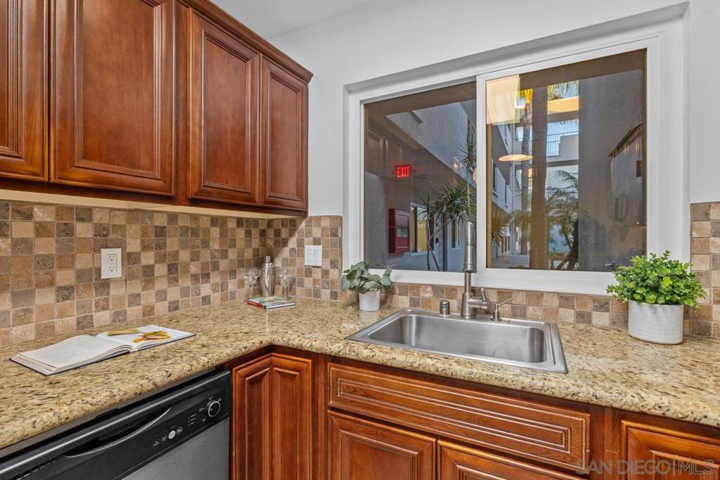 1030 Robinson Ave - photo 9