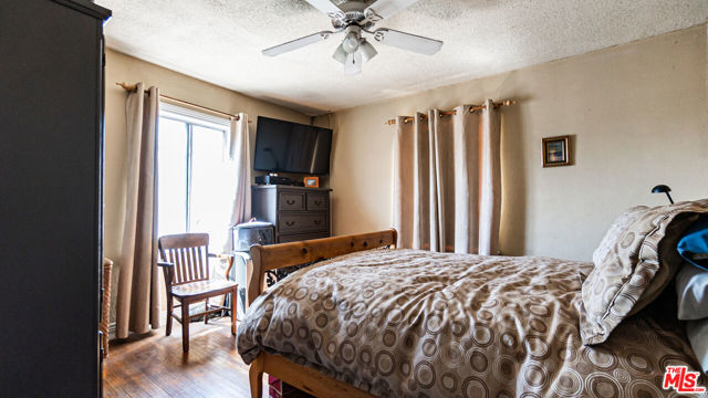 1277 S Orange Drive, Los Angeles CA: https://media.crmls.org/mediaz/2277c51b-89b3-49cf-9168-acd4c8f4609e.jpg