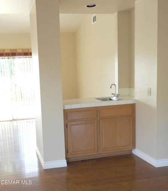 271 Augustine Way, Simi Valley CA: https://media.crmls.org/mediaz/2277c572-e6c2-4509-b381-6864b29f6efe.jpg