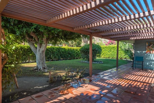 438 E Avenida Hokona, Palm Springs CA: https://media.crmls.org/mediaz/22783ec7-b442-45f5-805e-1edde07d9e7f.jpg