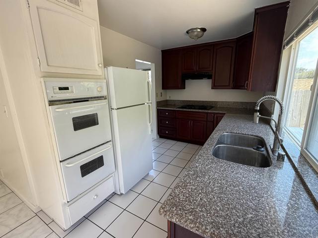 Detail Gallery Image 9 of 37 For 3570 Tony Dr, San Diego,  CA 92122 - 4 Beds | 2/1 Baths